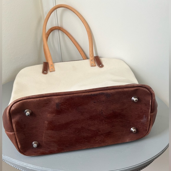 Elegant Canvas and Leather Shoulder Bag - Picture 9 of 10